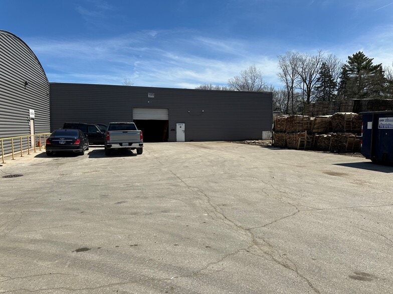 More Photos Of 85-125 Hankes Ave, Aurora Warehouse For Sale