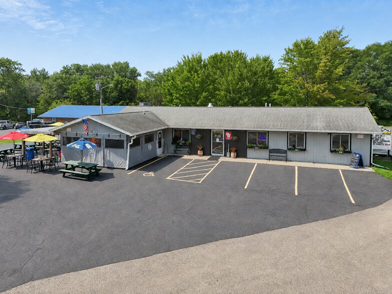 More Photos Of 309 Trail St, La Valle Restaurant For Sale