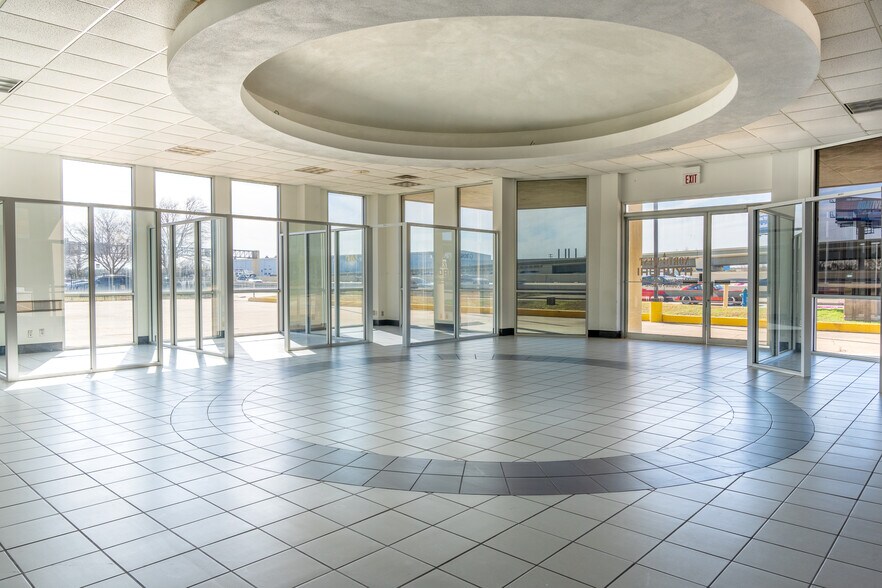 More Photos Of 19300 Northwest Fwy, Houston Auto Dealership For Sale