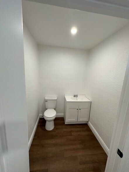 More Photos Of 4018 W South Ave, Tampa Warehouse For Lease