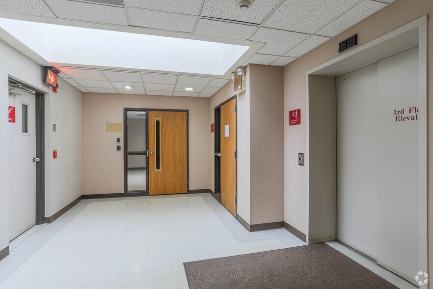 More Photos Of 20 Highland Park Dr, Uniontown Medical For Sale