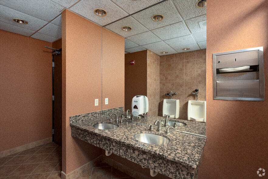 More Photos Of 6815 Manhattan Blvd, Fort Worth Office For Lease
