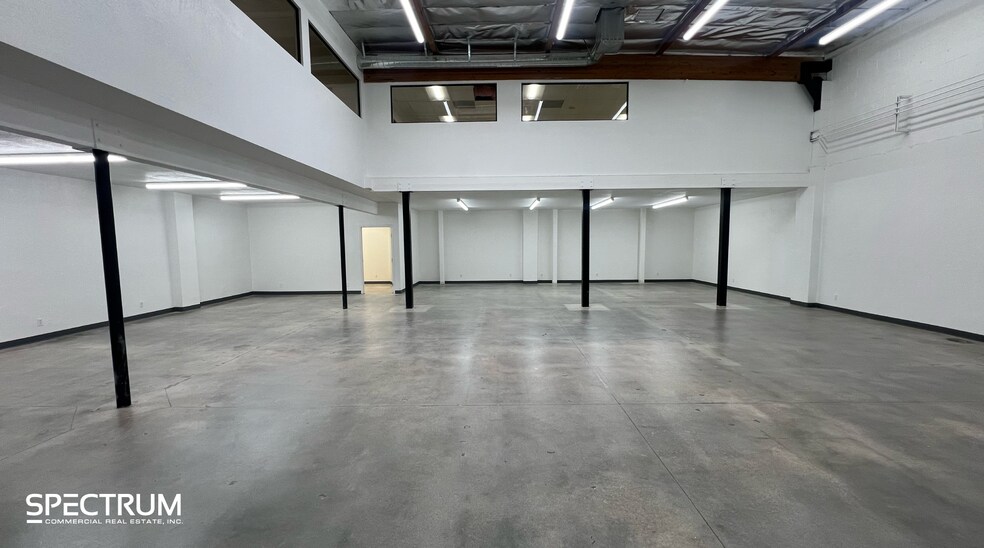 More Photos Of 7049 Valjean Ave, Van Nuys Warehouse For Lease