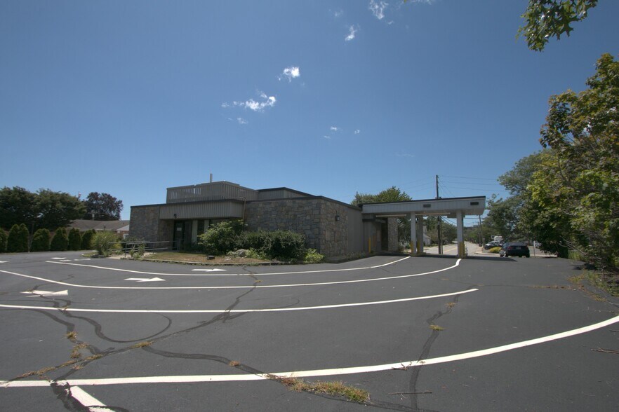 More Photos Of 43 Pennsylvania Ave, Niantic Bank For Lease