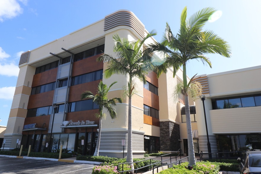 More Photos Of 4400 N Federal Hwy, Boca Raton General Retail For Lease