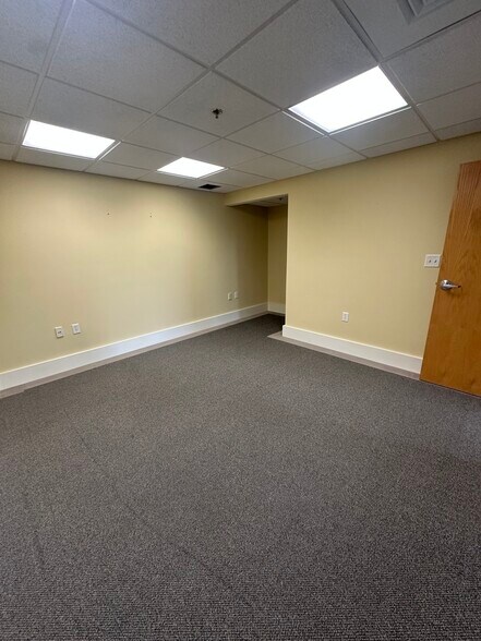More Photos Of 10 New Driftway, Scituate Medical For Lease