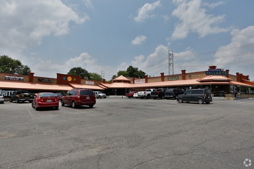 Primary Photo Of 3333 West Ave, San Antonio Unknown For Lease