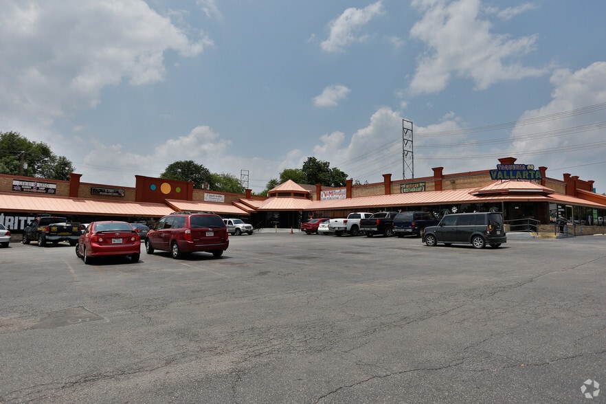 Primary Photo Of 3333 West Ave, San Antonio Storefront For Lease