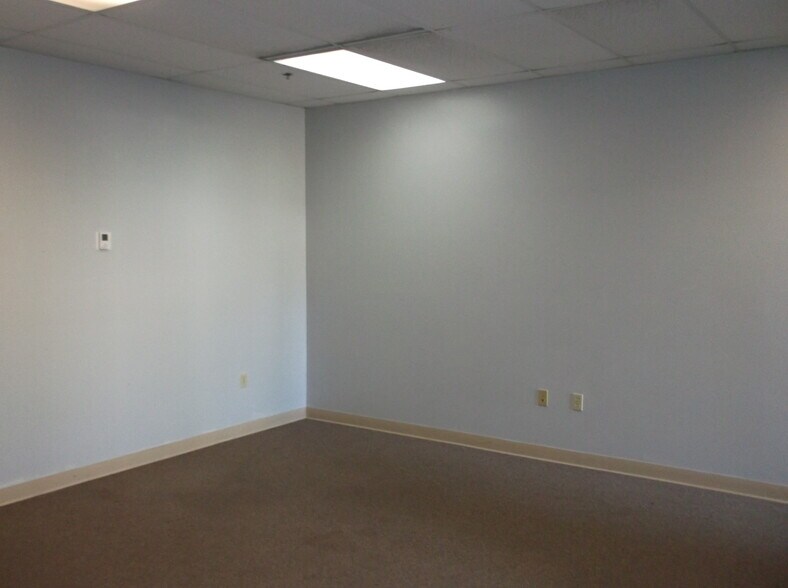 More Photos Of 130 W Larrabee St, Omro Office For Sale