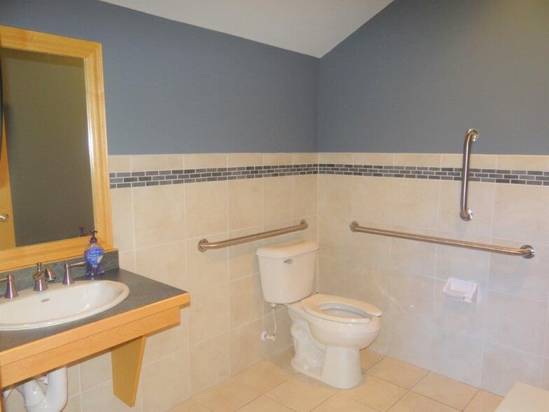 More Photos Of 801-809 Meander Ct, Medina Loft Creative Space For Lease