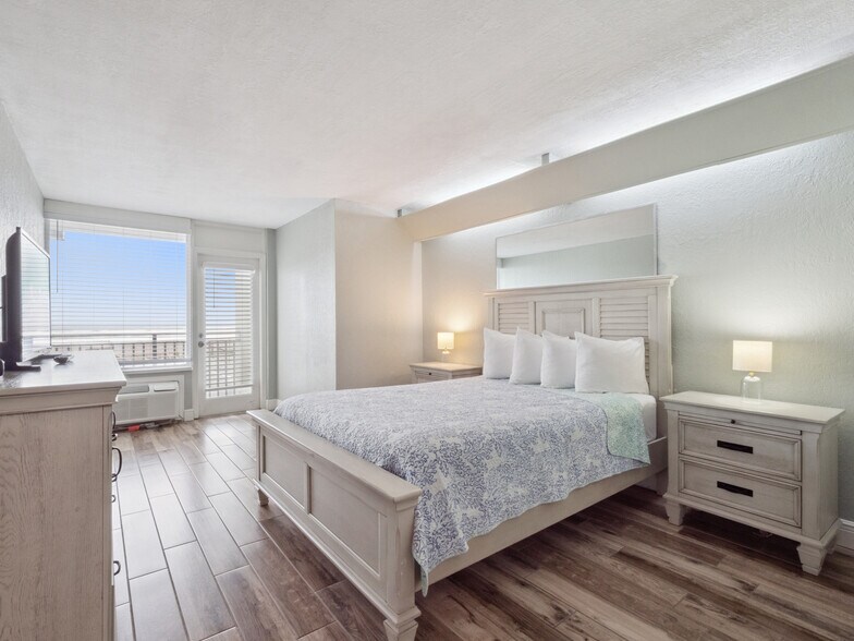 More Photos Of 1025 S Atlantic Ave, Daytona Beach Hospitality For Sale