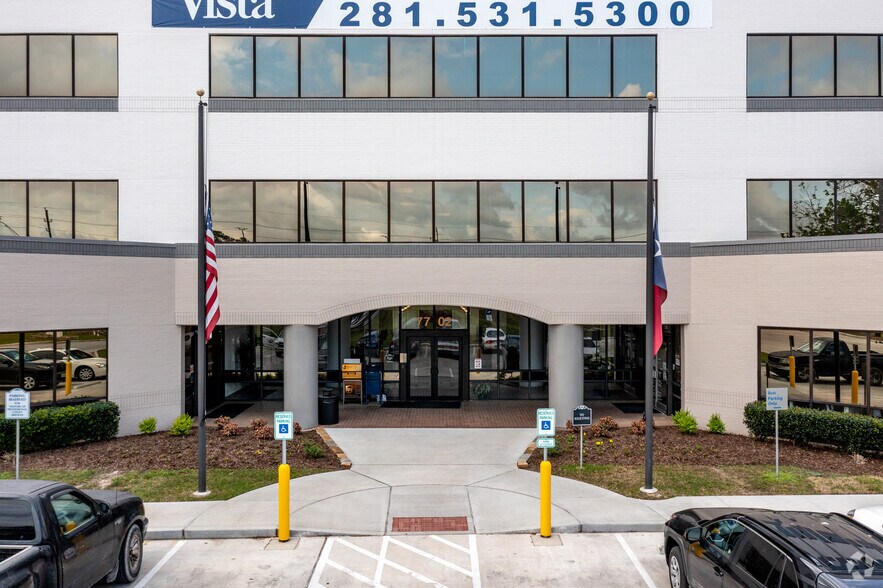 More Photos Of 7702 FM 1960 Rd E, Humble Office For Lease