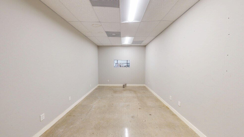 More Photos Of 3992 E Highway 290, Dripping Springs Warehouse For Lease