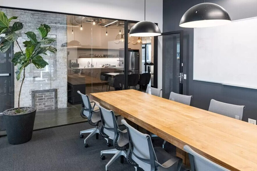 More Photos Of 1714-1720 W Division St, Chicago Coworking Space
