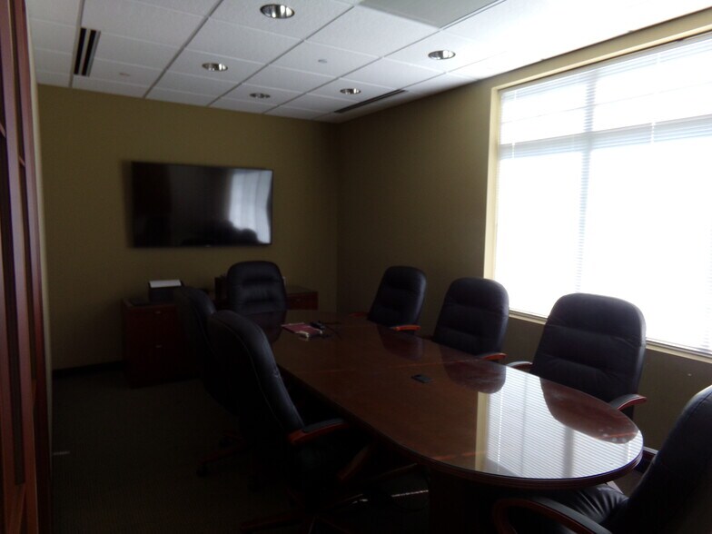 More Photos Of 19440 Golf Vista Plz, Lansdowne Medical For Lease