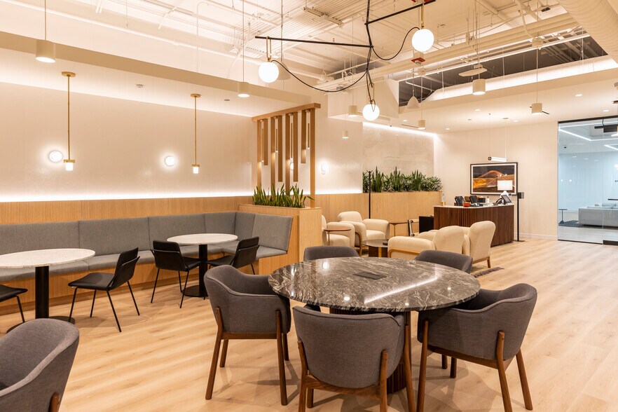 More Photos Of 24 E Washington St, Chicago Coworking Space