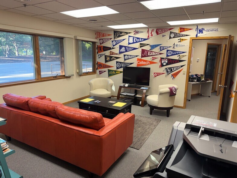 More Photos Of 5930 Seminole Centre Ct, Madison Office For Lease