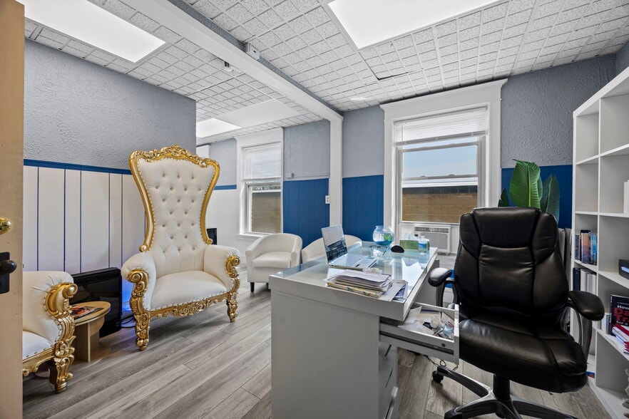More Photos Of 1533 University Ave W, Saint Paul General Retail For Sale