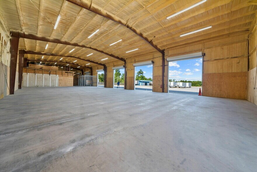 More Photos Of 1225 Transmitter Rd, Panama City Warehouse For Lease
