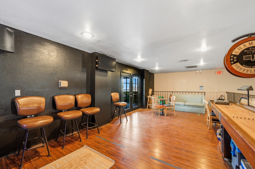 More Photos Of 877 Hancock Rd, Bullhead City Bar For Sale