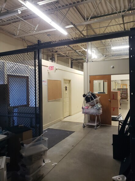 More Photos Of 37 Lark Industrial Pky, Greenville Warehouse For Sale