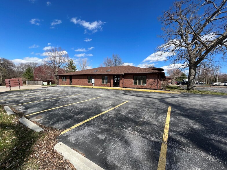 More Photos Of 608 35th Ave, Moline Medical For Lease