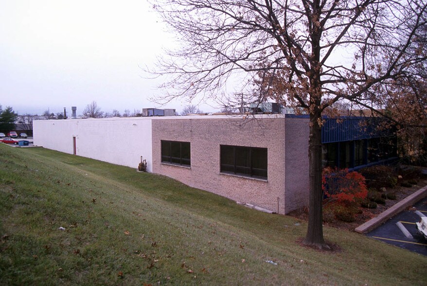 More Photos Of 1155 N Warson Rd, Creve Coeur Light Manufacturing For Lease
