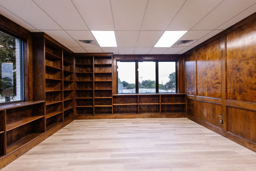 More Photos Of 8225 Westglen Dr, Houston Office For Sale