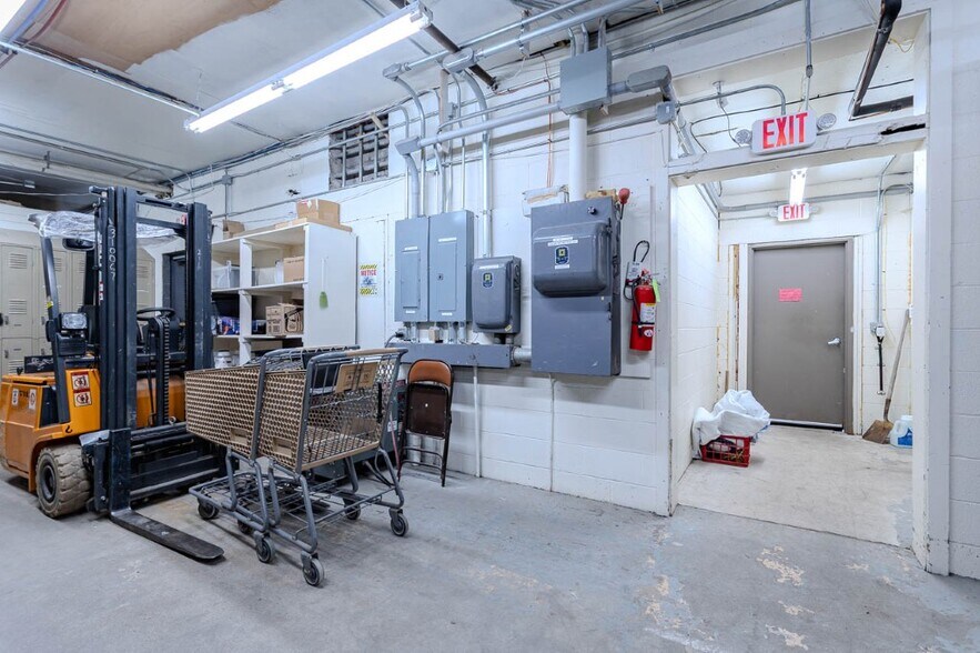 More Photos Of 234 Cedar St, Tigerton Supermarket For Sale