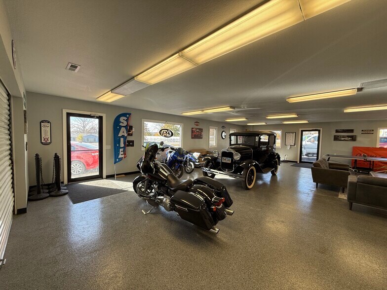 More Photos Of 1585 Valley Dr, Rapid City General Retail For Sale