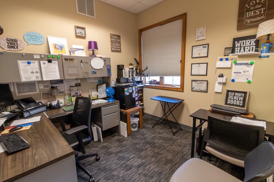 More Photos Of 2809 Commercial Rd, Huntington Office For Sale