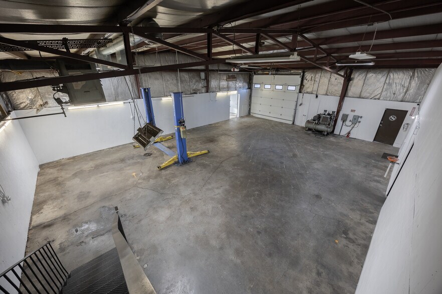 More Photos Of 1245 Memory Ln, Columbus Warehouse For Lease