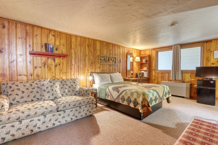 More Photos Of 10429 State Road 27, Hayward Hotel For Sale