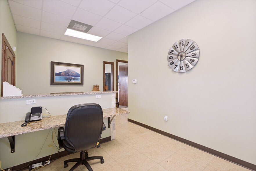 More Photos Of 42900 IH-10 West, Boerne Showroom For Sale