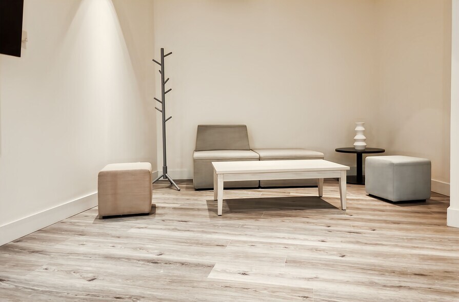 More Photos Of 125 Commerce Valley Dr W, Markham Coworking Space