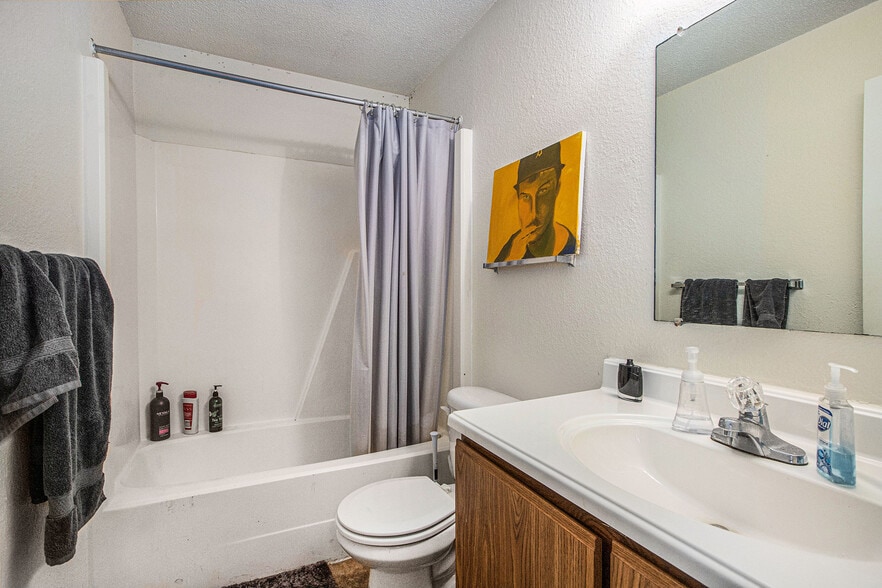 More Photos Of 1619 Fraternity Village Dr, Kalamazoo Apartments For Sale