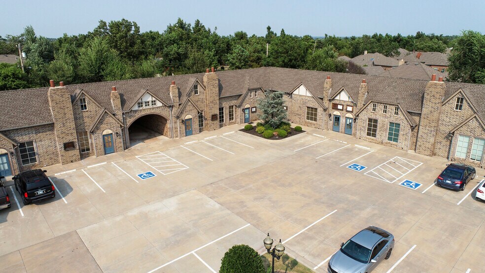 More Photos Of 307 E Danforth Rd, Edmond Office Residential For Sale