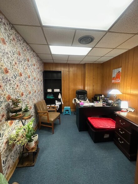 More Photos Of 402 Church St, Summersville General Retail For Sale