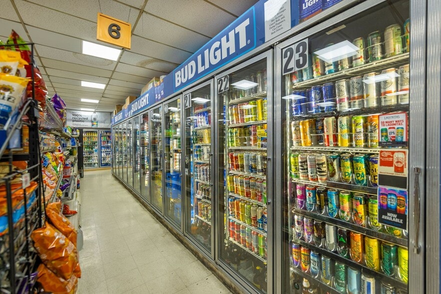 More Photos Of 690 N Ventura Ave, Oak View General Retail For Sale