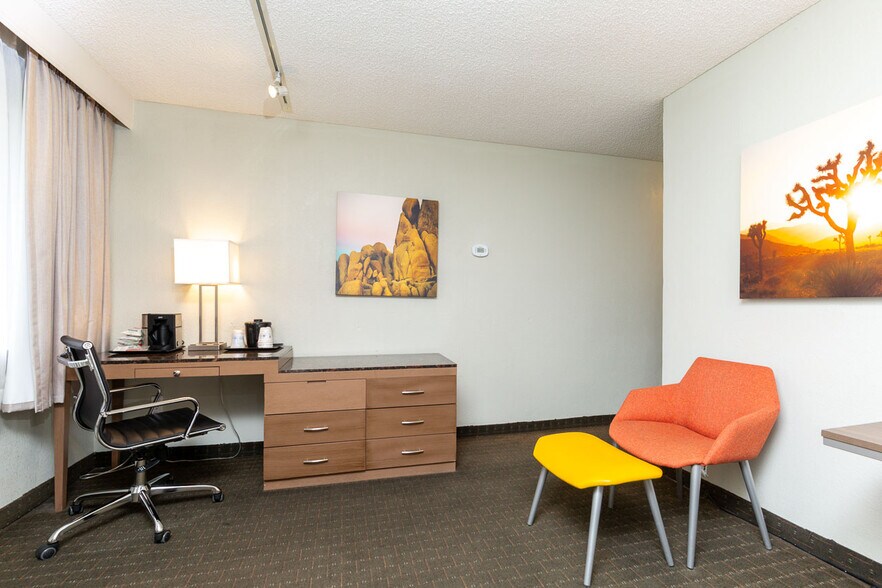 More Photos Of 1633 S Palm Canyon Dr, Palm Springs Hotel For Sale