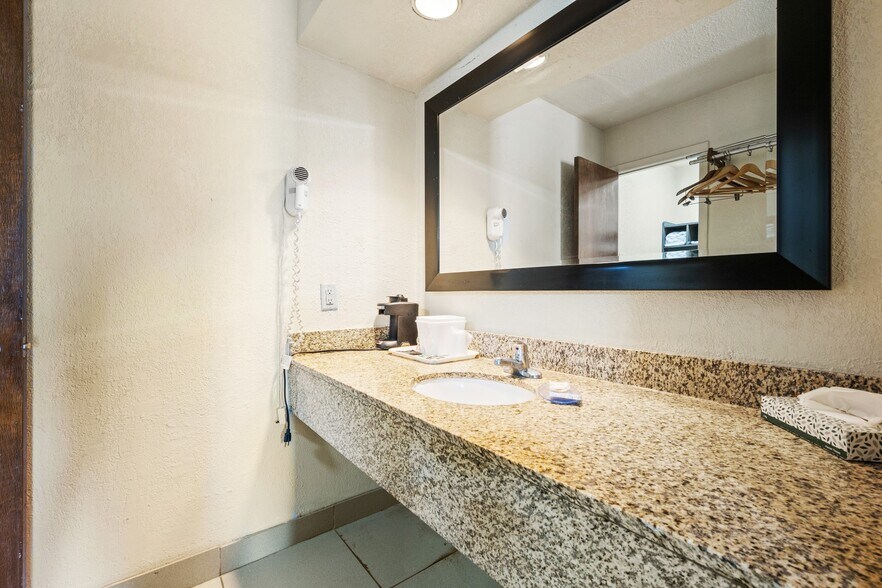 More Photos Of 4613 S Jackson St, San Angelo Hotel For Sale