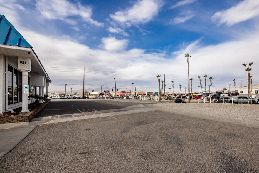 More Photos Of 951 Lake Havasu Ave N, Lake Havasu City Showroom For Lease