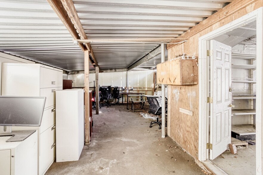 More Photos Of 2020 NE 102nd Ave, Portland Medical For Sale