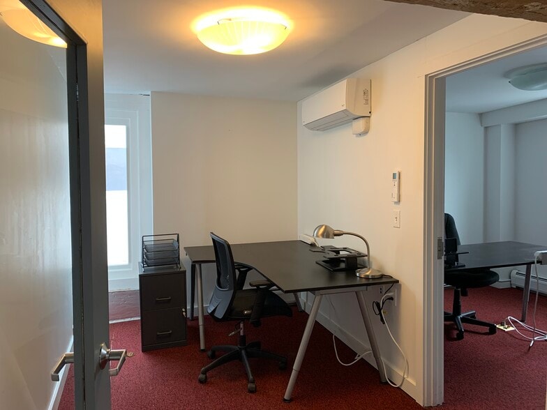 More Photos Of 9 1/2 Market St, Northampton Storefront Retail Office For Lease