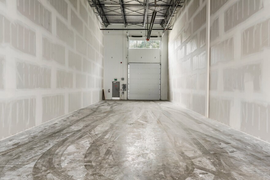 More Photos Of 43995 Progress Way, Chilliwack Light Distribution For Lease