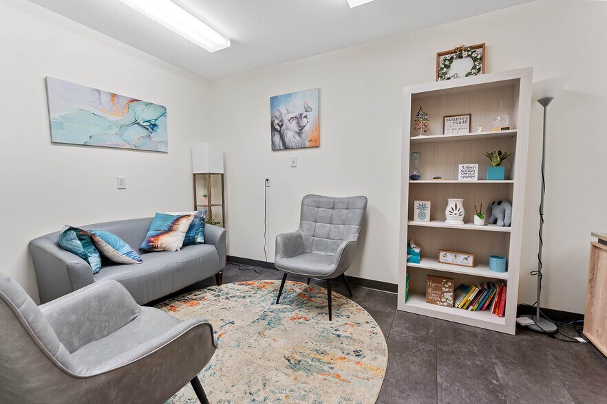 More Photos Of 725 N Pike St, Grafton Office For Sale