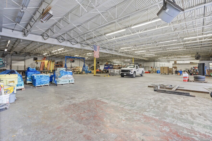 More Photos Of 3100 E Randol Mill Rd, Arlington Distribution For Sale