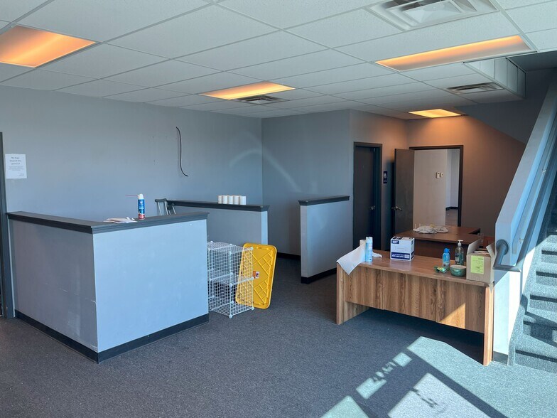 More Photos Of 4759 Town Center Dr, Colorado Springs Warehouse For Lease