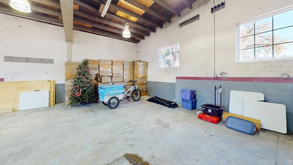 More Photos Of 17 Erie St, Albany Warehouse For Lease