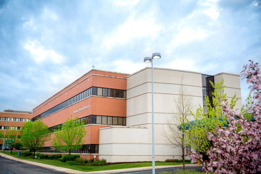 More Photos Of 1705 E Broadway, Columbia Medical For Lease